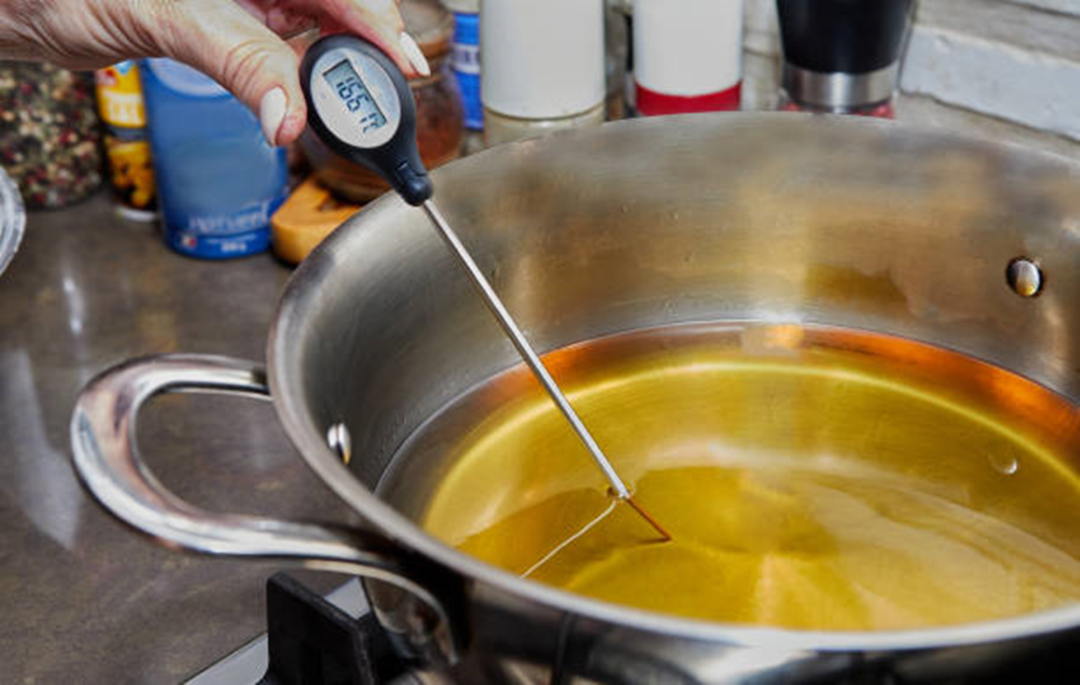 Thermometer to test oil